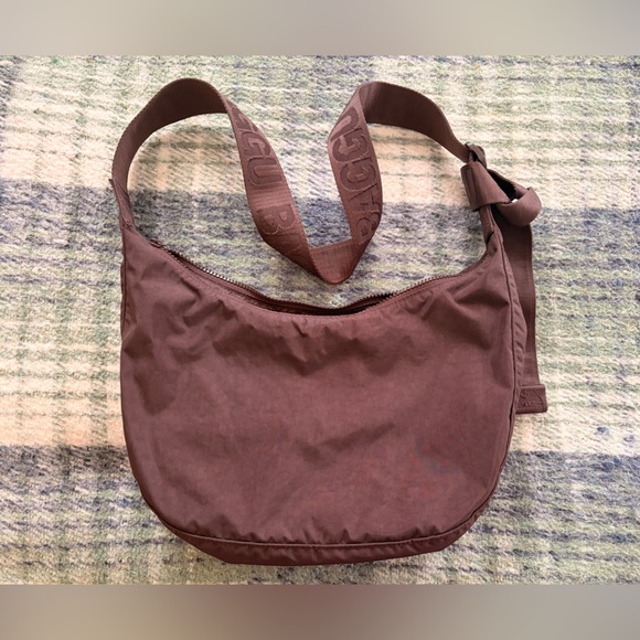 BAGGU Handbags - BAGGU Chocolate Plum Medium Crescent Bag